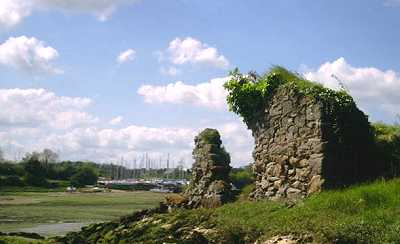 ruines du moulin  mare de La Herviais en Langrolay