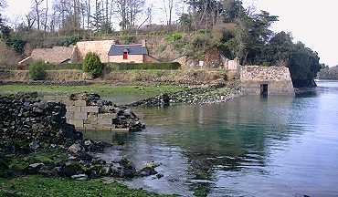 ruines du moulin de Montmarin en 2000
